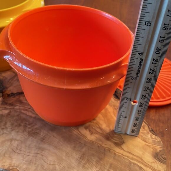 Pair of Tupperware 20oz. Servalier Bowls with Lids - Picture 5 of 7